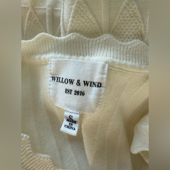 Chic White Sleeveless Knit Dress - Picture 6 of 6